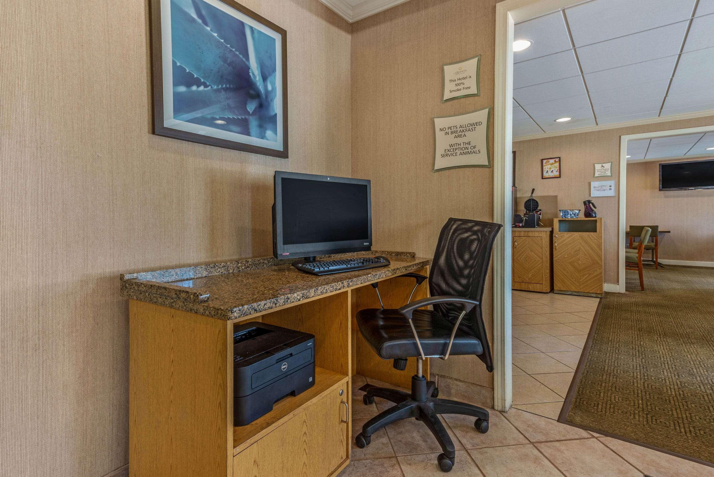 Hotel La Quinta By Wyndham Tampa Brandon West Heartland Exterior foto